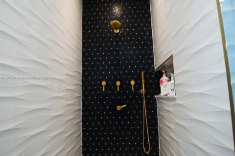 Villa ou maison à vendre à Miami, Floride: 4 chambres, 257.9 m2 № 1980689 - photo 22