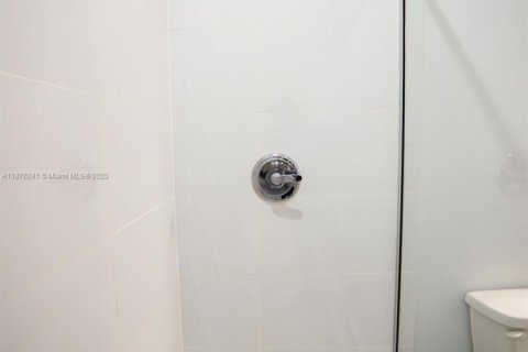 Villa ou maison à vendre à Miami, Floride: 4 chambres, 257.9 m2 № 1980689 - photo 18