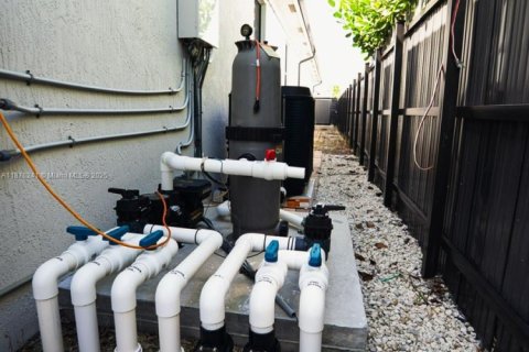 Villa ou maison à vendre à Miami, Floride: 4 chambres, 257.9 m2 № 1980689 - photo 5