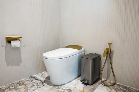 Villa ou maison à vendre à Miami, Floride: 4 chambres, 257.9 m2 № 1980689 - photo 21