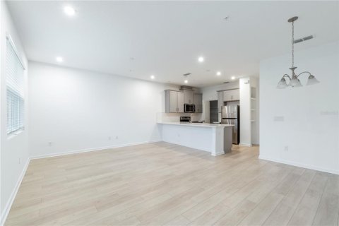 Adosado en alquiler en Orlando, Florida, 3 dormitorios, 138.52 m2 № 1681914 - foto 3