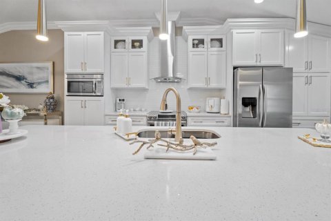 Villa ou maison à vendre à Deltona, Floride: 3 chambres, 177.26 m2 № 2355044 - photo 13