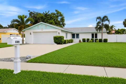 Villa ou maison à Apollo Beach, Floride 3 chambres, 115.38 m2 № 2321689