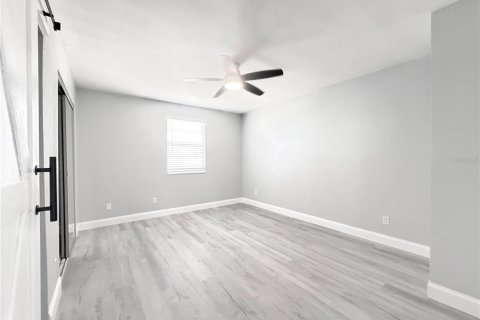 House in Palm Harbor, Florida 3 bedrooms, 93.83 sq.m. № 2231202 - photo 6