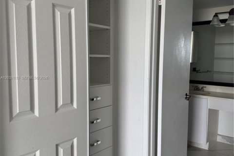 Condo in Aventura, Florida, 2 bedrooms № 2154693 - photo 10