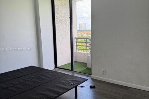 Condo in Aventura, Florida, 2 bedrooms № 2154693 - photo 9