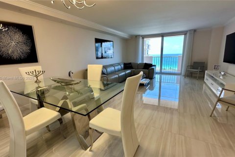 Condominio en venta en Hallandale Beach, Florida, 1 dormitorio, 120.77 m2 № 1752218 - foto 10