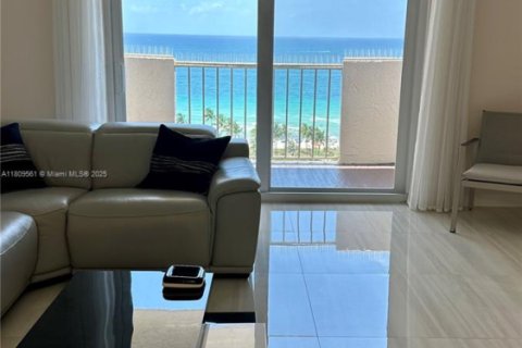 Condominio en venta en Hallandale Beach, Florida, 1 dormitorio, 120.77 m2 № 1752218 - foto 6