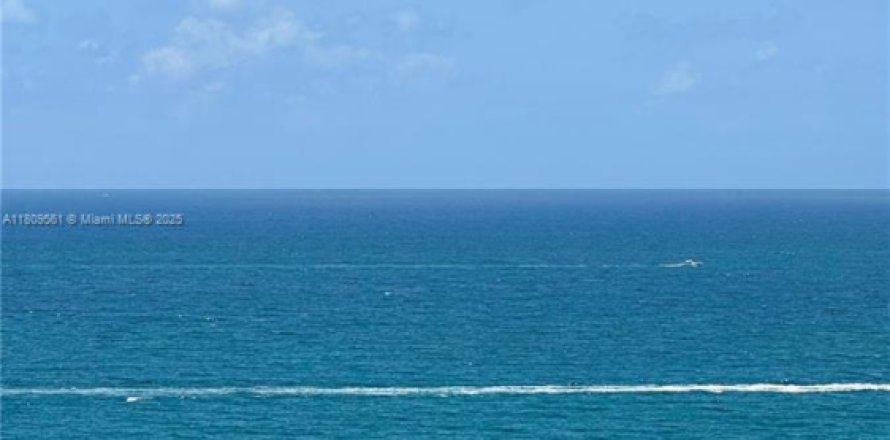 Condominio en Hallandale Beach, Florida, 1 dormitorio  № 1752218