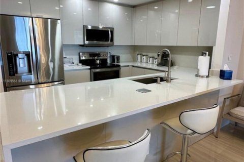 Condominio en venta en Hallandale Beach, Florida, 1 dormitorio, 120.77 m2 № 1752218 - foto 16