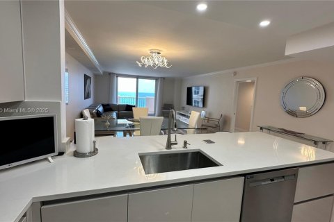 Condominio en venta en Hallandale Beach, Florida, 1 dormitorio, 120.77 m2 № 1752218 - foto 14