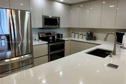Condominio en venta en Hallandale Beach, Florida, 1 dormitorio, 120.77 m2 № 1752218 - foto 17