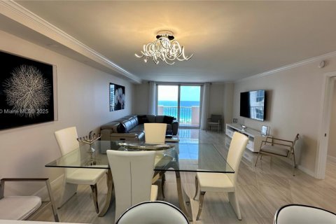 Condominio en venta en Hallandale Beach, Florida, 1 dormitorio, 120.77 m2 № 1752218 - foto 11