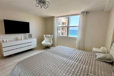Condominio en venta en Hallandale Beach, Florida, 1 dormitorio, 120.77 m2 № 1752218 - foto 20