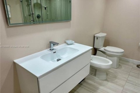Condominio en venta en Hallandale Beach, Florida, 1 dormitorio, 120.77 m2 № 1752218 - foto 26