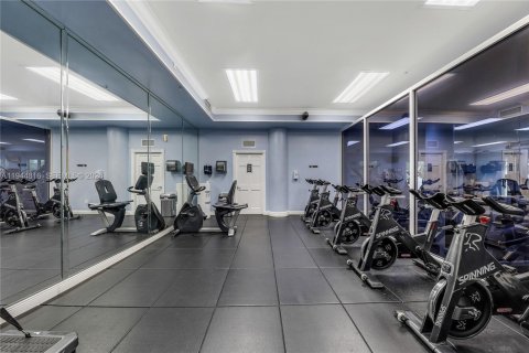 Condo in Miami, Florida, 2 bedrooms  № 2001401 - photo 24