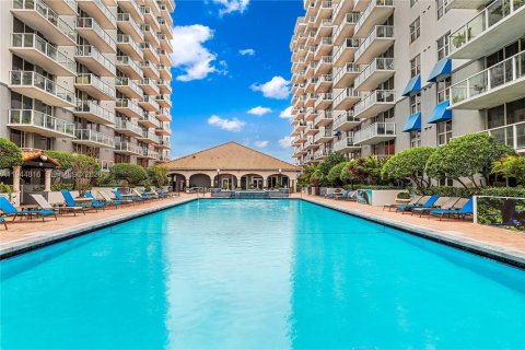 Condo in Miami, Florida, 2 bedrooms  № 2001401