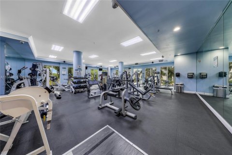 Condo in Miami, Florida, 2 bedrooms  № 2001401 - photo 23