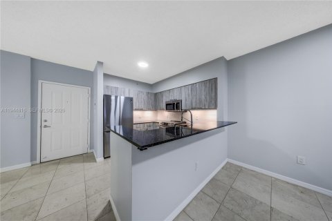 Condo in Miami, Florida, 2 bedrooms  № 2001401 - photo 12