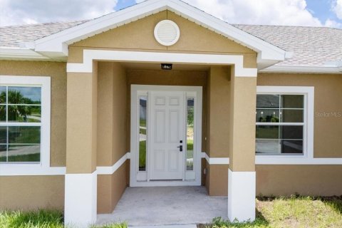 House in Lehigh Acres, Florida 3 bedrooms, 162.58 sq.m. № 1819154 - photo 4