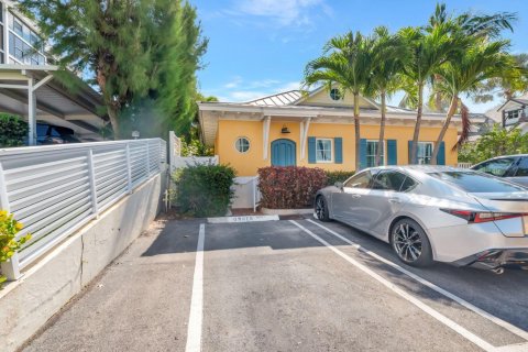 Снять в аренду виллу или дом в Делрей-Бич, Флорида 2 спальни, 82.68м2, № 1141455 - фото 1