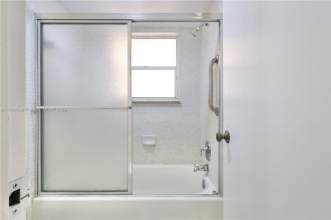 Condo in Margate, Florida, 1 bedroom  № 1762717 - photo 14