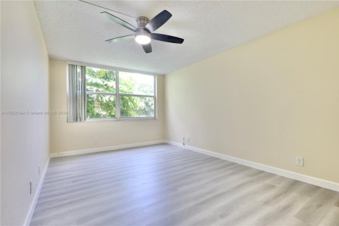 Condo in Margate, Florida, 1 bedroom  № 1762717 - photo 10