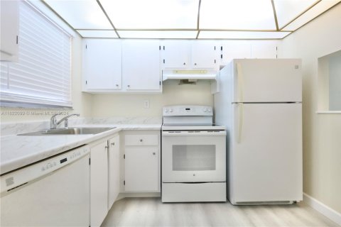 Condo in Margate, Florida, 1 bedroom  № 1762717 - photo 2