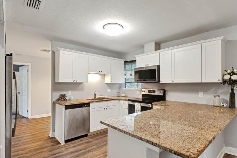 Villa ou maison à vendre à Tampa, Floride: 4 chambres, 141.95 m2 № 2396698 - photo 7