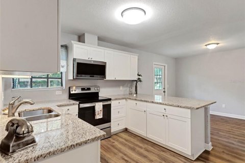 Villa ou maison à vendre à Tampa, Floride: 4 chambres, 141.95 m2 № 2396698 - photo 6