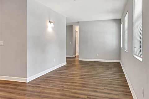 Villa ou maison à vendre à Tampa, Floride: 4 chambres, 141.95 m2 № 2396698 - photo 4