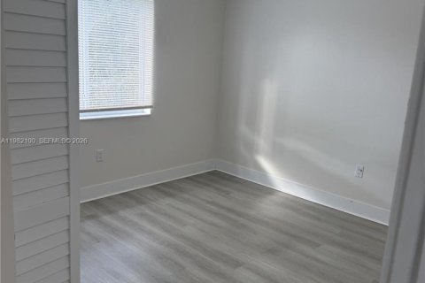 Villa ou maison à louer à Miami, Floride: 3 chambres, 220.55 m2 № 2045024 - photo 6