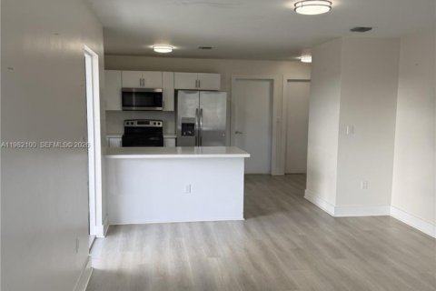 Villa ou maison à louer à Miami, Floride: 3 chambres, 220.55 m2 № 2045024 - photo 2