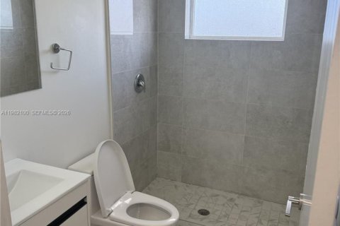 Villa ou maison à louer à Miami, Floride: 3 chambres, 220.55 m2 № 2045024 - photo 5