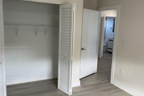 Villa ou maison à louer à Miami, Floride: 3 chambres, 220.55 m2 № 2045024 - photo 9