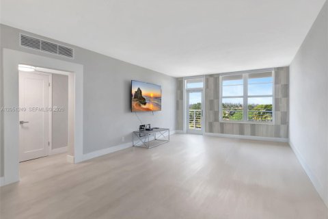 Condo in Boca Raton, Florida, 1 bedroom № 2263779 - photo 2