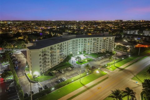 Condo in Boca Raton, Florida, 1 bedroom № 2263779 - photo 22