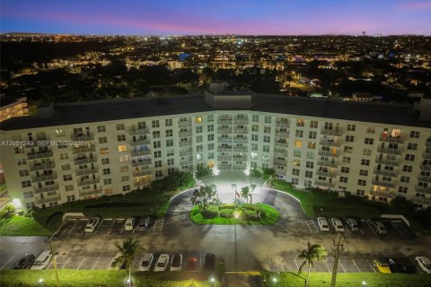Condo in Boca Raton, Florida, 1 bedroom № 2263779 - photo 23
