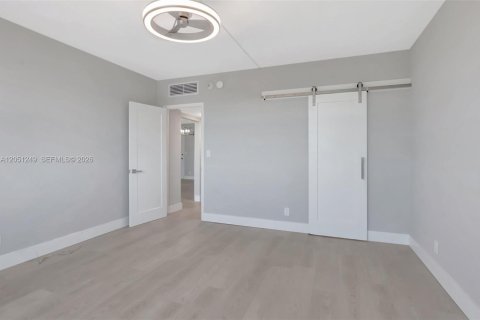 Condo in Boca Raton, Florida, 1 bedroom № 2263779 - photo 11