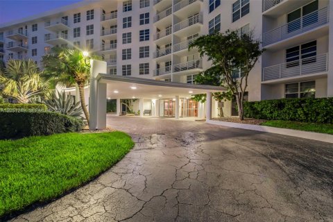 Condo in Boca Raton, Florida, 1 bedroom № 2263779 - photo 25