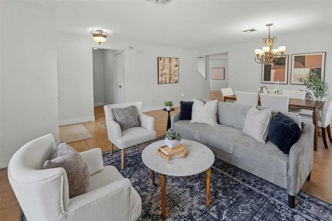 Casa en venta en Orlando, Florida, 6 dormitorios, 327.11 m2 № 2238517 - foto 13
