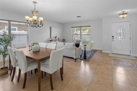 Casa en venta en Orlando, Florida, 6 dormitorios, 327.11 m2 № 2238517 - foto 14