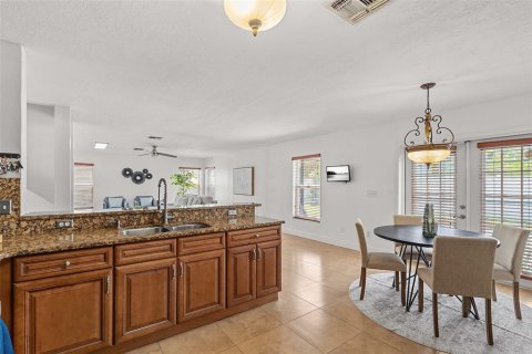 Casa en venta en Orlando, Florida, 6 dormitorios, 327.11 m2 № 2238517 - foto 19