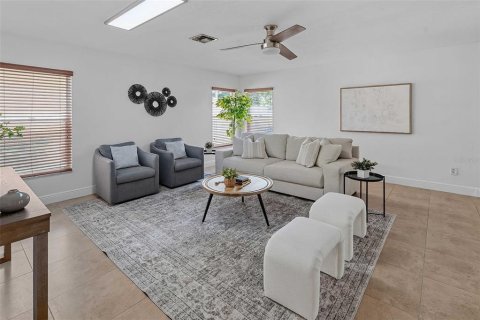 Casa en venta en Orlando, Florida, 6 dormitorios, 327.11 m2 № 2238517 - foto 23