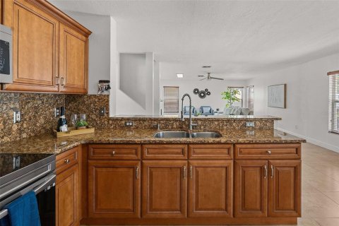 Casa en venta en Orlando, Florida, 6 dormitorios, 327.11 m2 № 2238517 - foto 20