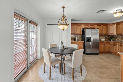 Casa en venta en Orlando, Florida, 6 dormitorios, 327.11 m2 № 2238517 - foto 17
