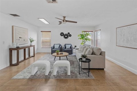 Casa en venta en Orlando, Florida, 6 dormitorios, 327.11 m2 № 2238517 - foto 22