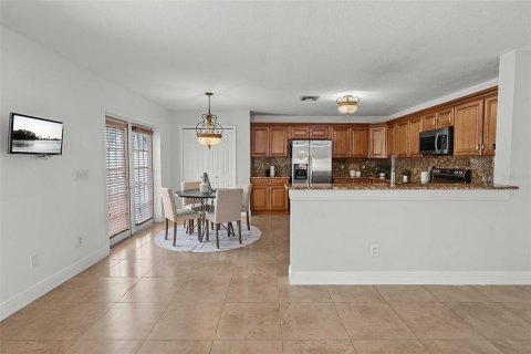 Casa en venta en Orlando, Florida, 6 dormitorios, 327.11 m2 № 2238517 - foto 16