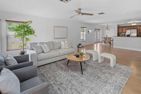 Casa en venta en Orlando, Florida, 6 dormitorios, 327.11 m2 № 2238517 - foto 24