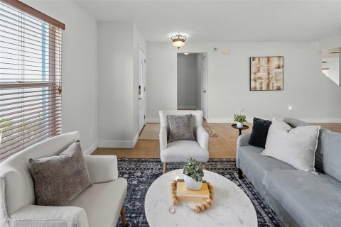 Casa en venta en Orlando, Florida, 6 dormitorios, 327.11 m2 № 2238517 - foto 15